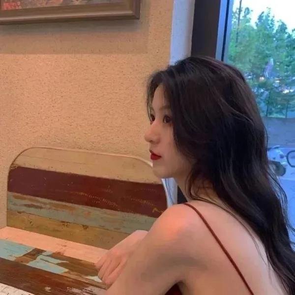 乘风而上的她